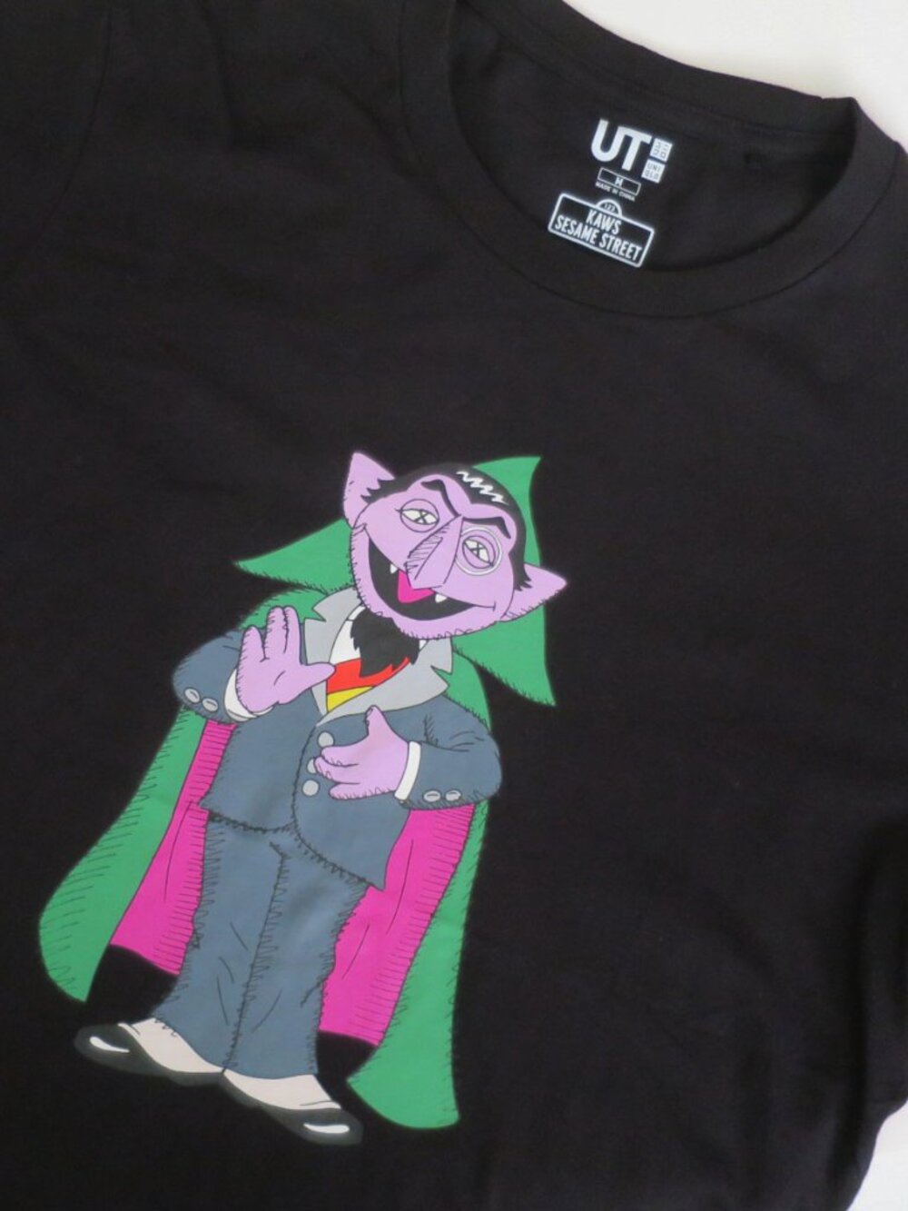 Uniqlo x KAWS Sesame Street The Count Graphic Tee Size M